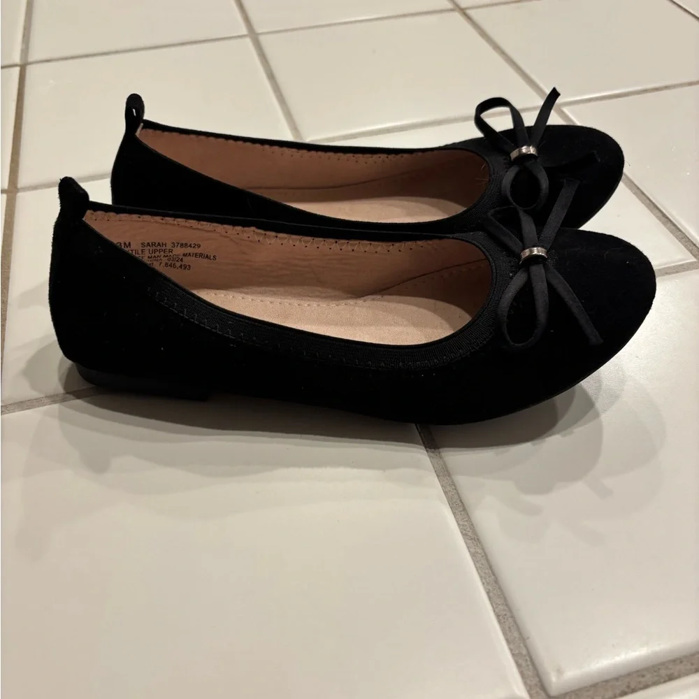 Great condition! Girls Black Bow Ballet Detail Flats